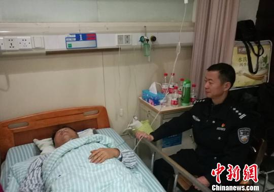 杭州一高速交警雪天执勤遭撞 目前已脱离生命