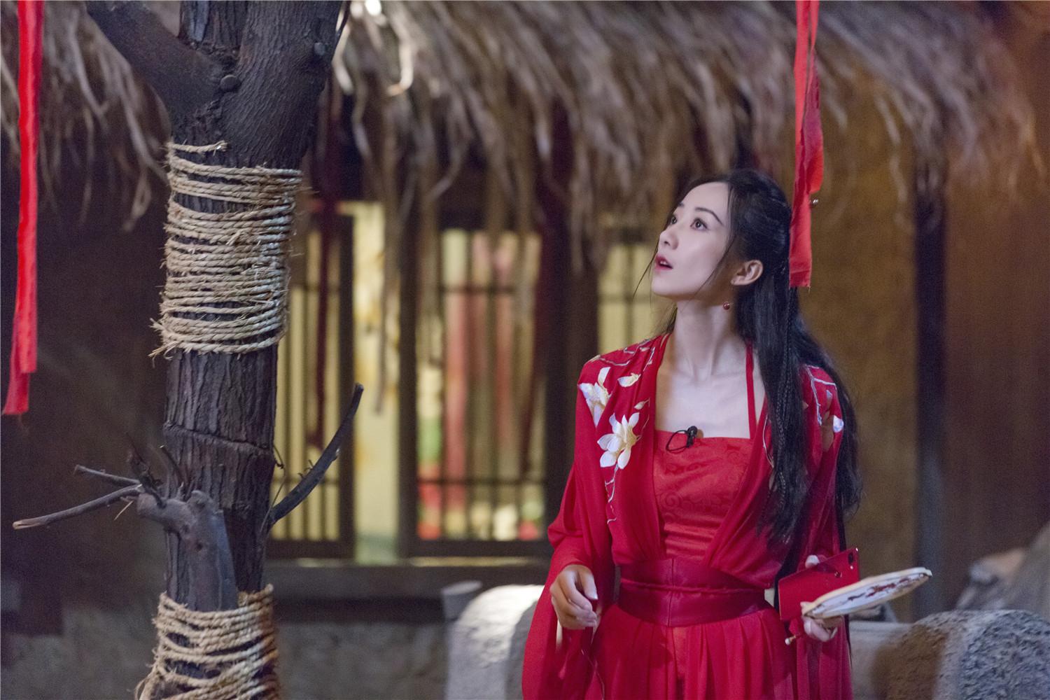 《我是大侦探》何炅化身表情包邓伦比心功引爆