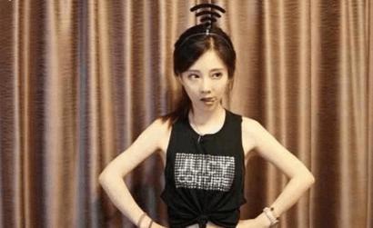 冯提莫凉凉: 土豪榜首粉丝被判刑七年 责令返还