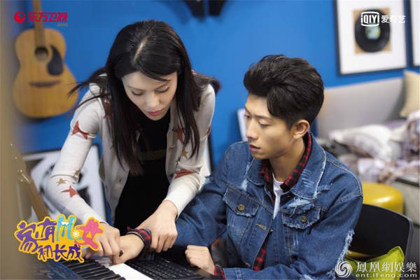 《家有儿女初长成》热播 张一山变叛逆少年“怒坑”爹