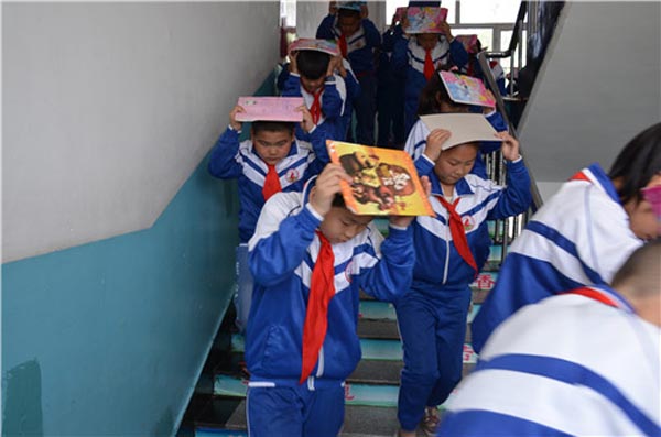 红少年小学举行防震减灾应急疏散演练-鸡东新闻网-东北网