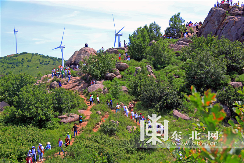 "碾子山旅游区是黑蒙齐齐哈尔—碾子山—阿尔山,呼伦贝尔,满洲里最美