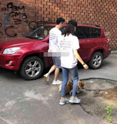 近日,有网友爆料称王思聪疑似与新女友同穿情侣服同游日本,两人一起