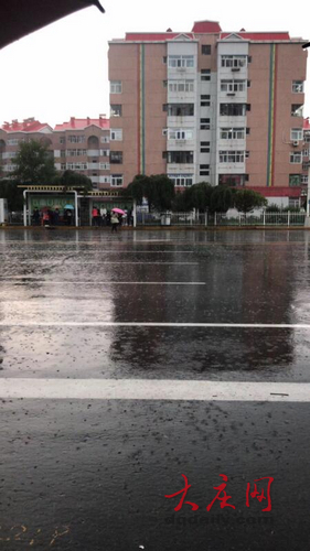 大雨大風冰雹結伴前來 到大慶人朋友圈看
