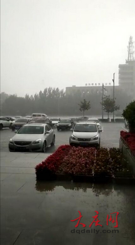 大雨大風冰雹結伴前來 到大慶人朋友圈看