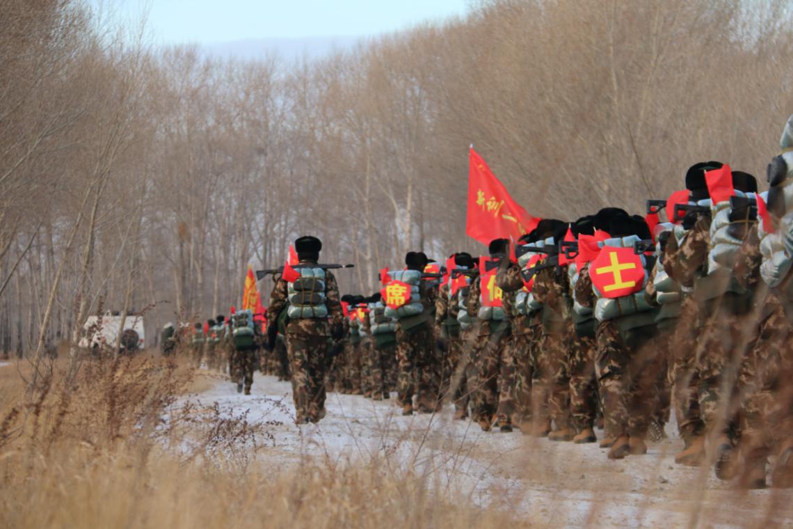 武警黑龙江总队大庆支队开展新兵野营拉练