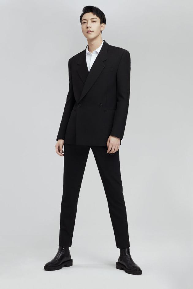 卜凡成立工作室 要解约?