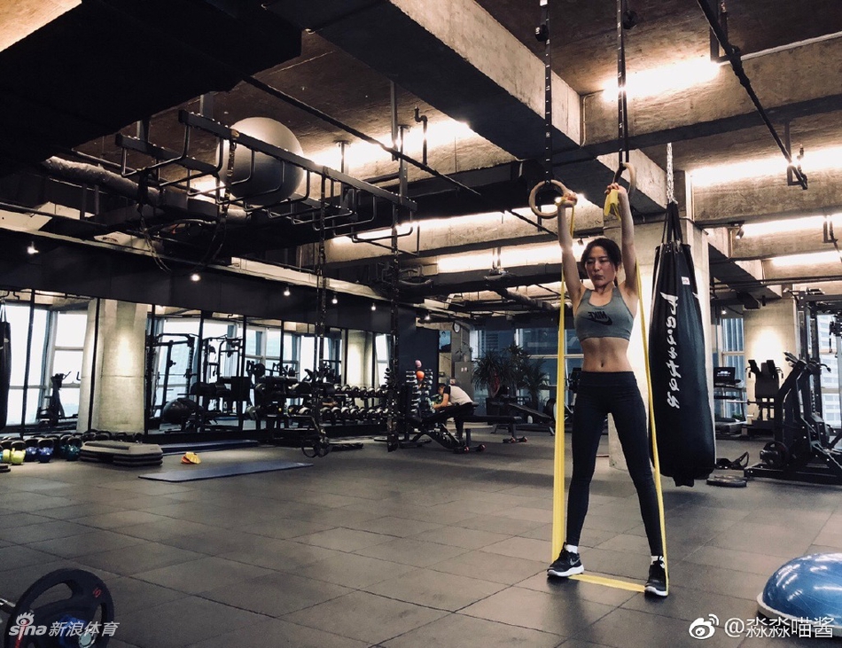 淼淼喵酱是一位网络平台人气很高的女主播,喜欢跳舞和运动.