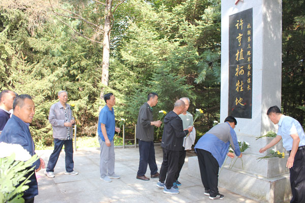 庆安组织离退休老干部到抗联战斗地走访
