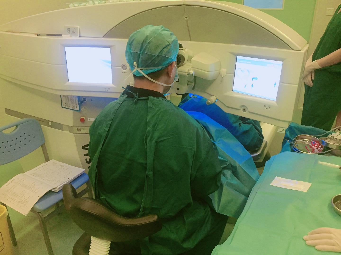 青少年近视眼治疗最新技术 00300931520_27affc3a.jpg