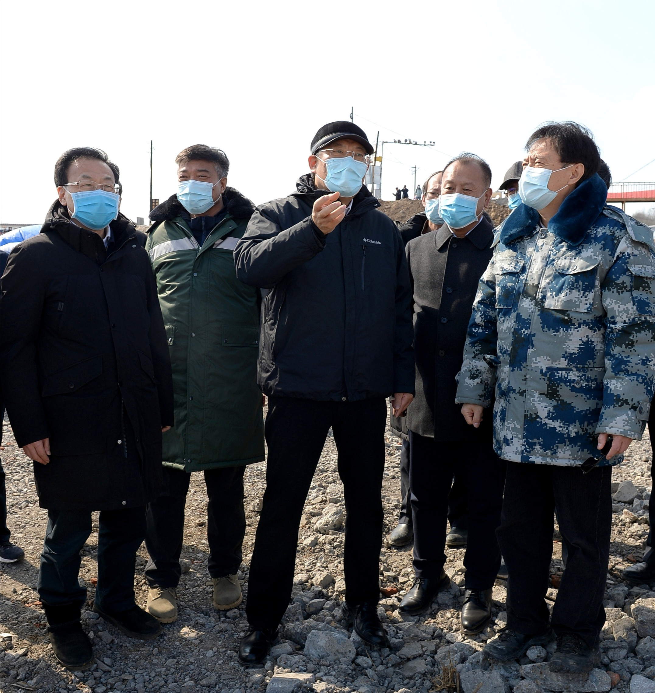 王坤)9日下午,省委副书记,省长王文涛专程到兰西呼兰河老桥断面处置