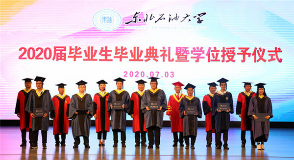 火狐电竞:
中国石油大学专升本怎么拿学士学位所有的远程学士学位证都有哪