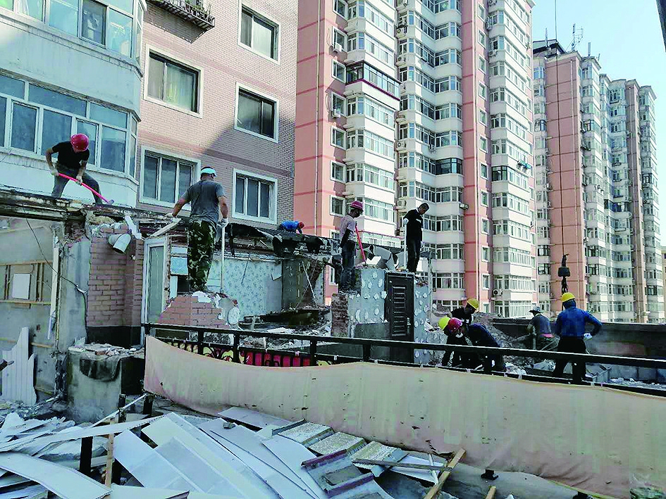 哈市道外区麒麟华府14号楼 三楼公共平台建厨房 拆!