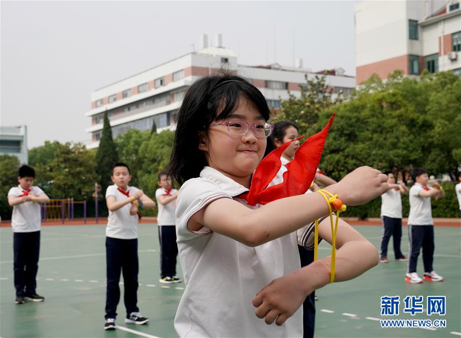 "美丽的中国梦属于你们"——以习近平同志为核心的党中央关心少年儿童