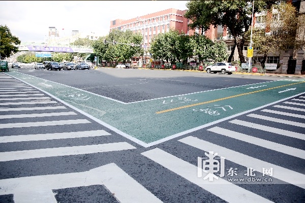 新增绿色慢行车道
