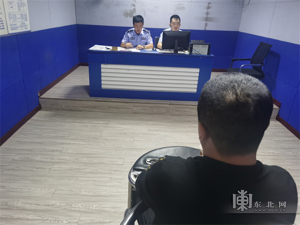 犯罪嫌疑人杨某被公安机关依法刑事拘留 图片由警方提供