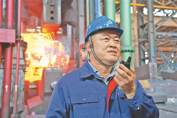 就是中国一重集团有限公司铸锻钢事业部水压机锻造厂副厂长刘伯鸣