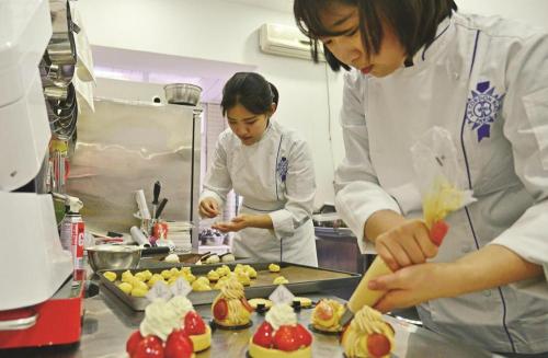 郭金鹏和杨尔佳还赴全球最具声望的厨艺学校"蓝带"学习了专业烘焙