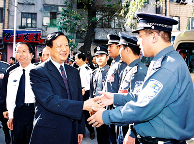 杨光洪看望全国模范公安派出所尚志派出所民警