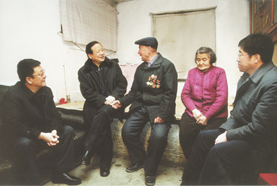 省委副书记省纪委书记杨光洪慰问鸡西市干部群众