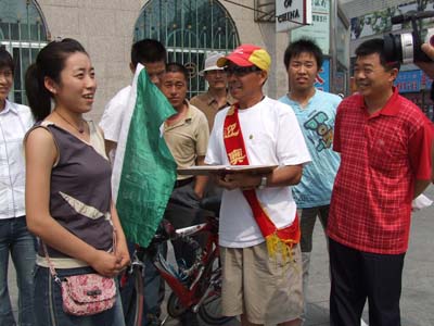 绿色使者王兰生凯旋归来--伊春新闻网