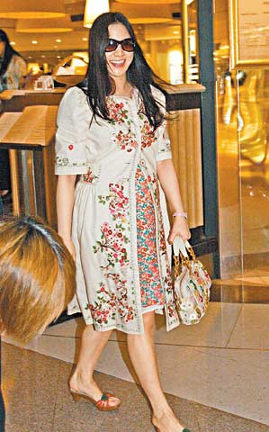 徐子淇为李家诞下千金 李家诚大派红包(图)