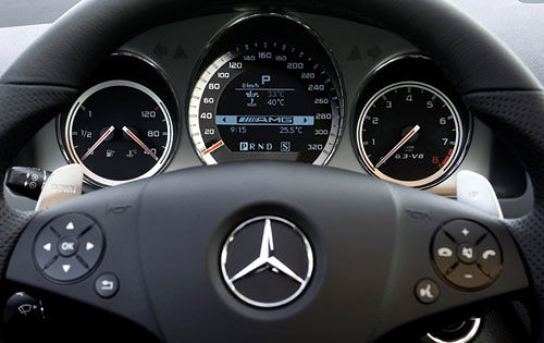 奔驰c63 amg仪表盘看得见的自信c63 amg是一个真正的引人注目者,用