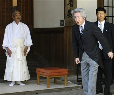 日本前首相小泉纯一郎15日参拜东京靖国神社
