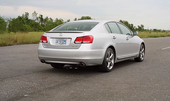 陆上飞行试驾小改新款雷克萨斯gs460