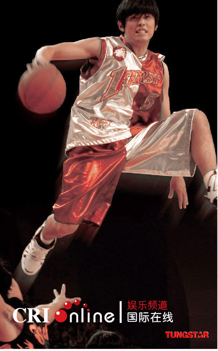 周杰伦年轻打篮球图片