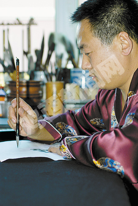 鸡西市书法家协会秘书长,市高级园林工程师王燕平的家里