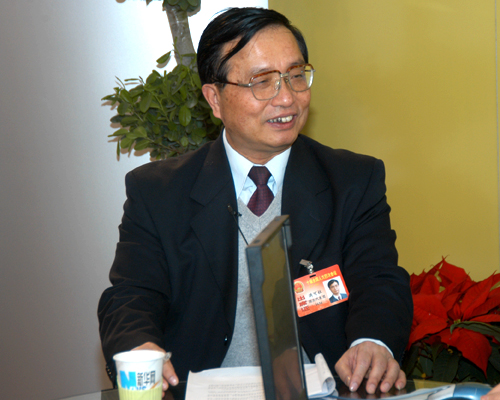 人大代表提出议案:取消发达地区的高考特权近日,全国人大代表洪可柱在