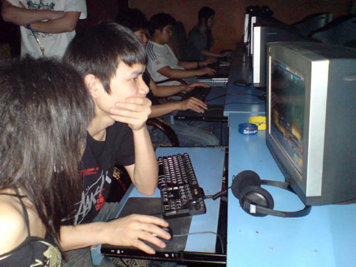 目击武林群侠热辣情侣网吧甜蜜双修