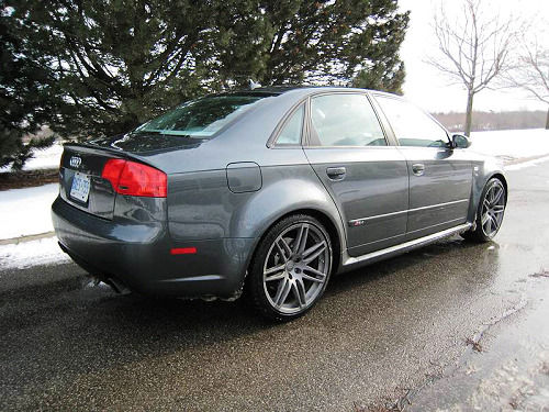 心跳加速--试驾奥迪08款rs4高性能轿车