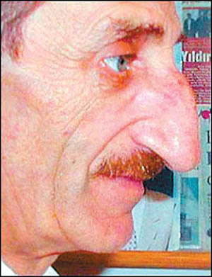 75米长的胡子,老人说他从38岁起就再没剪过胡子,他已申请吉尼斯世界