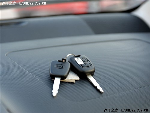 乖巧可爱的微型车 实拍比亚迪f0豪华型