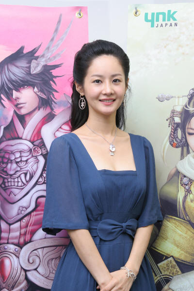 韩女星金佳妍宣传日服《十二之天贰》