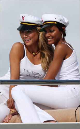 维多利亚的秘密名模比基尼秀