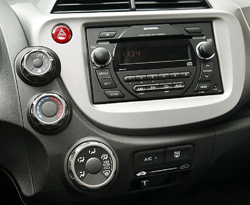 站在小型车的顶峰 试驾本田新飞度1.