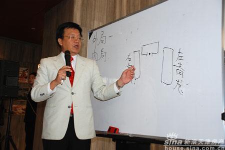 图为宋韶光先生演讲