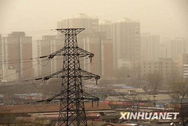 北京受上游沙尘天气影响出现浮尘天气图