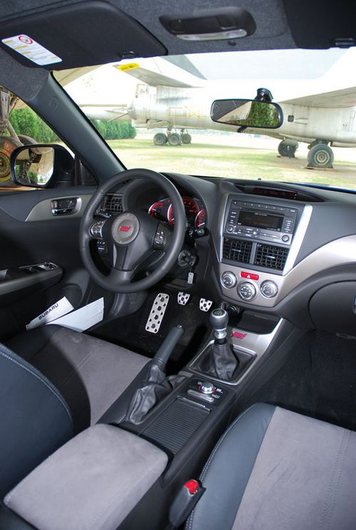 斯巴鲁impreza wrx sti的内饰