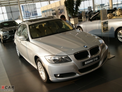 现款宝马318i车型