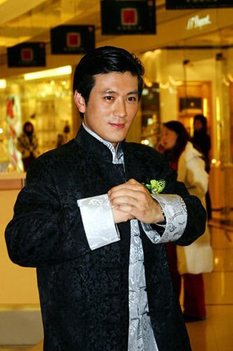 跟赵本山一样 长有鞋拔子脸的明星