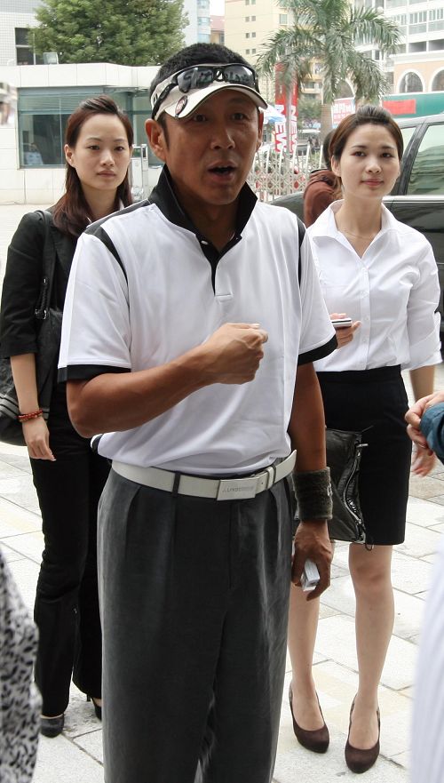 陈道明现身利郎 常回家看看