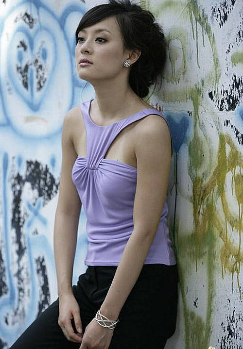 美女演员孙俪换掉甲壳虫情定奥迪tt跑车