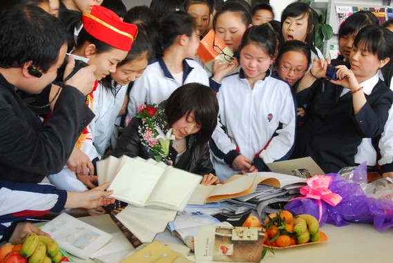 冬奥会冠军孙琳琳回七台河市第九中学看望母校