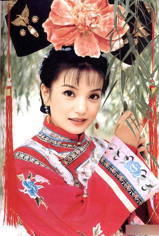 赵薇,因演出电视剧《还珠格格》中的小燕子一角而广为人知.