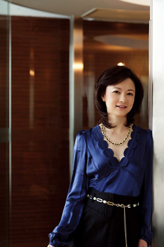 杨澜经历过失败的婚姻杨澜美国再遇真爱    92年时就主持过春晚