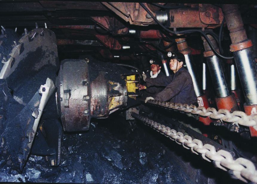 鹤矿集团千米井下采煤